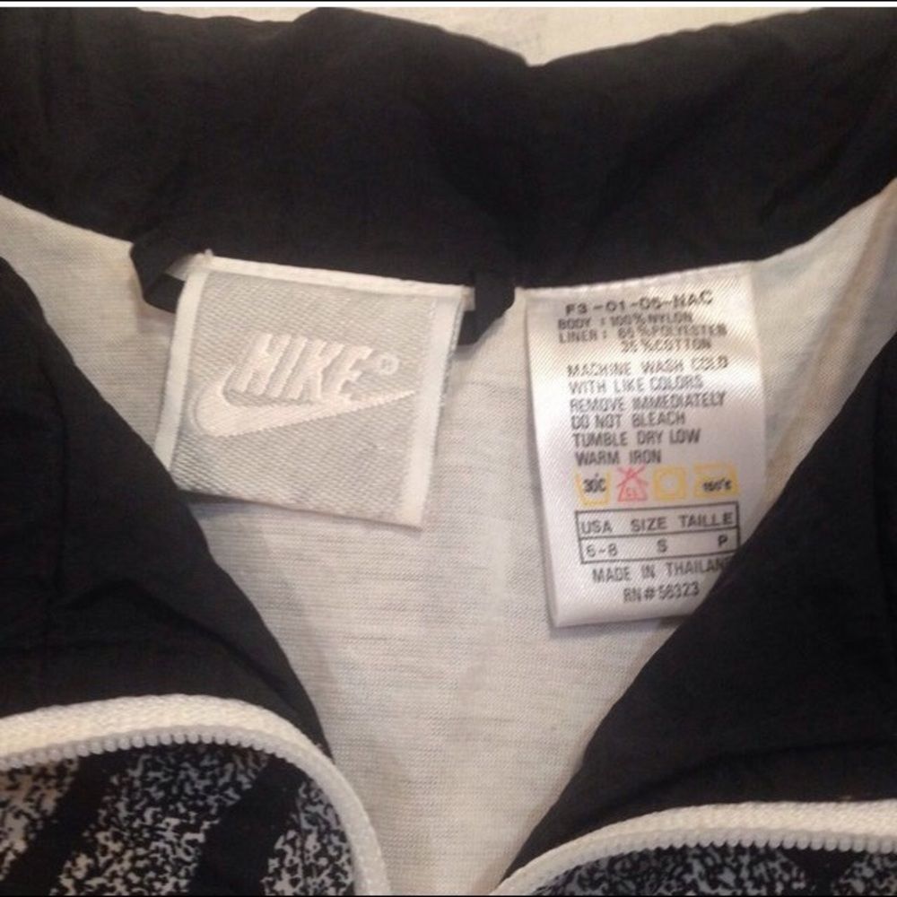 Vintage NIKE Black And White Zip Jacket Si… - Picture 4 of 5